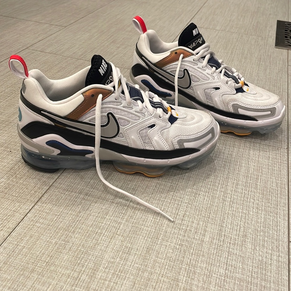 Womens vapormax evo.